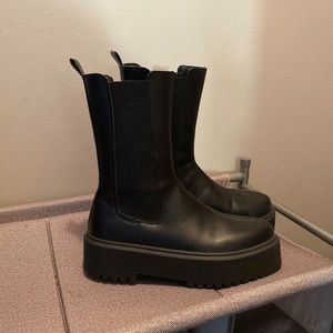 ASOS CHUNKY BOOT, SIZE US 7, NEVER WORN